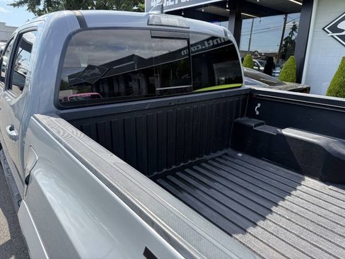 Used 2018 Toyota Tacoma TRD Sport w/ Technology Package RWD image 7