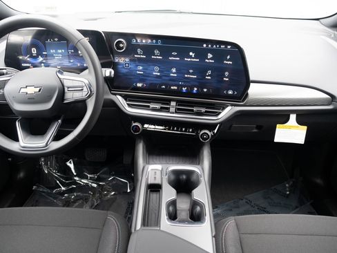 New 2026 Chevrolet Equinox EV LT image 16