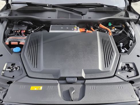 Used 2024 Audi Q8 e-tron Premium Plus image 14