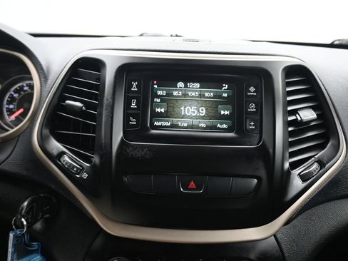 Used 2014 Jeep Cherokee Sport w/ Cold Weather Group AWD/4WD image 18