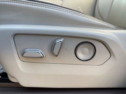 Used 2021 GMC Yukon Denali w/ Denali Premium Package image 27