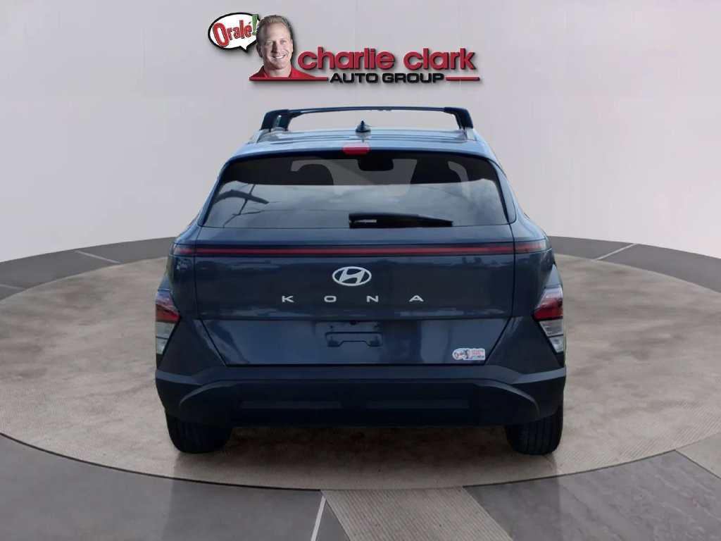 Used 2024 Hyundai Kona SEL w/ Convenience Package FWD image 4