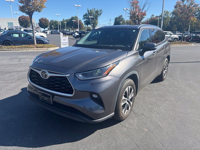 Used 2021 Toyota Highlander XLE FWD image 5