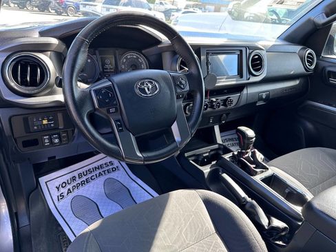 Used 2017 Toyota Tacoma TRD Sport image 13