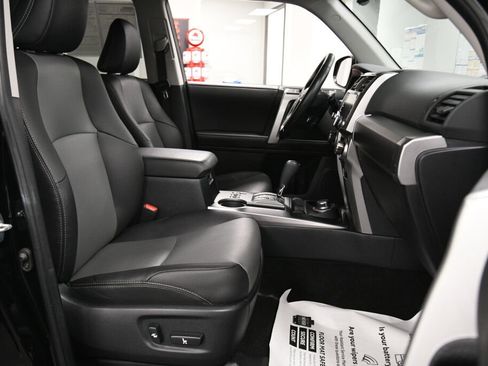 Certified 2024 Toyota 4Runner SR5 Premium image 25