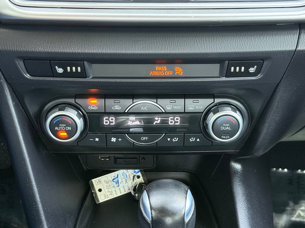Used 2018 MAZDA MAZDA3 Touring FWD image 35
