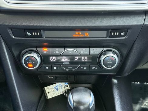 Used 2018 MAZDA MAZDA3 Touring FWD image 35