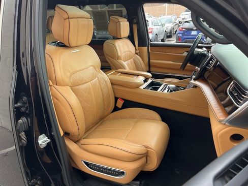 Used 2023 Jeep Grand Wagoneer Series III AWD/4WD image 28