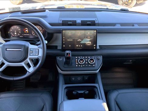 Used 2024 Land Rover Defender 110 SE image 15
