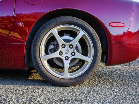 Used 2003 Chevrolet Corvette 50th Anniversary Edition w/ Preferred Equipment Group image 84