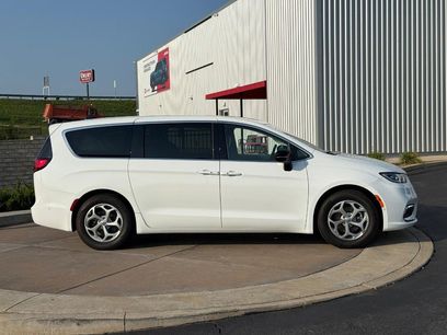 Used 2024 Chrysler Pacifica Limited