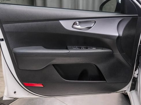 Used 2023 Kia Forte LXS w/ LXS Technology Package image 23