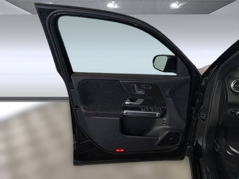 New 2024 Mercedes-Benz GLB 250 image 8