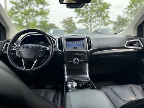 Used 2019 Ford Edge Titanium AWD/4WD image 13