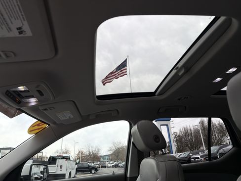 Used 2019 Chevrolet Traverse Premier image 28