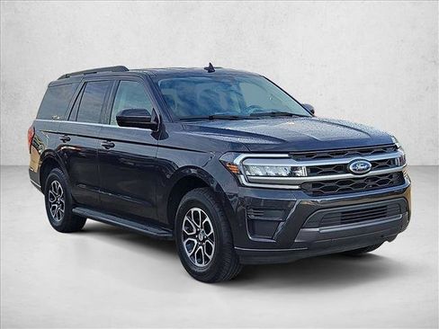Used 2024 Ford Expedition XLT RWD image 3