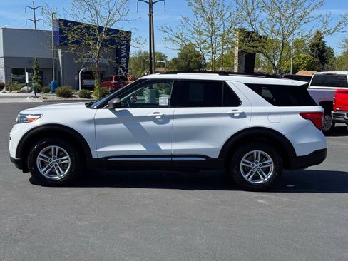 Used 2022 Ford Explorer XLT AWD/4WD image 4