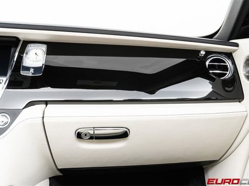 Used 2018 Rolls-Royce Dawn image 31