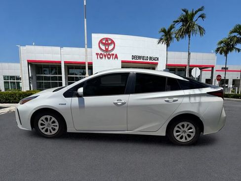 Used 2021 Toyota Prius L Eco FWD image 4