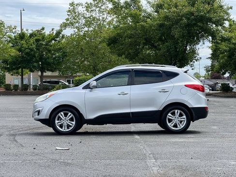 Used 2010 Hyundai Tucson GLS w/ Popular Equipment Pkg 2 FWD image 2