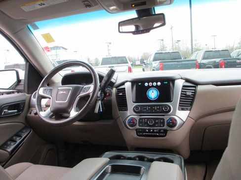 Used 2017 GMC Yukon SLE w/ SLE Value Package image 21