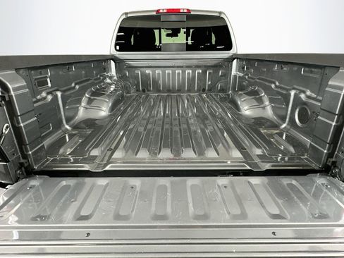Used 2025 Nissan Frontier SV RWD image 27