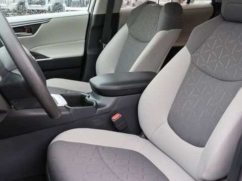 Used 2025 Toyota RAV4 XLE FWD image 11