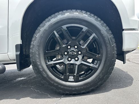Used 2024 Chevrolet Silverado 1500 Custom w/ Turbomax Blackout Package AWD/4WD image 13