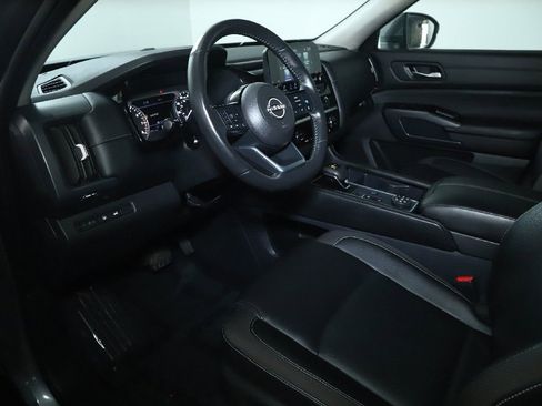 Used 2025 Nissan Pathfinder SL AWD/4WD image 19