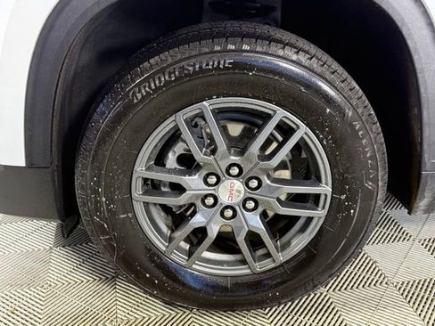 Used 2025 GMC Acadia Elevation image 11