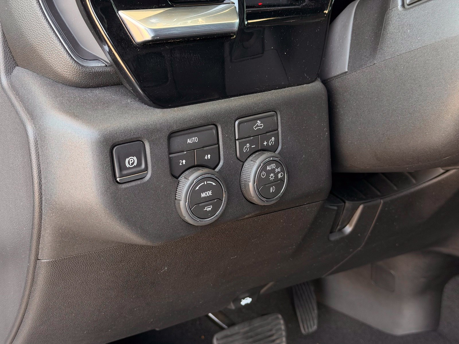 Used 2026 Chevrolet Silverado 1500 RST AWD/4WD image 23