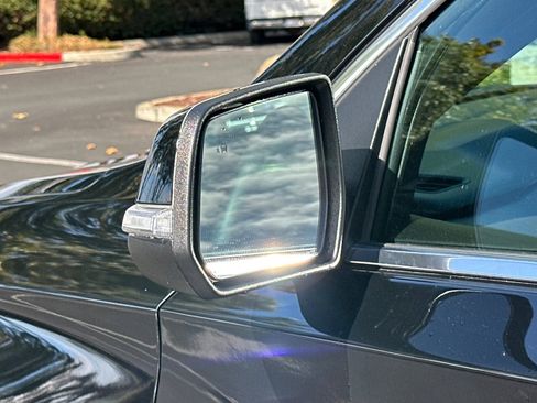 Used 2023 Chevrolet Traverse LT image 56