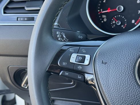 Certified 2021 Volkswagen Tiguan SE w/ Panoramic Sunroof Package image 21