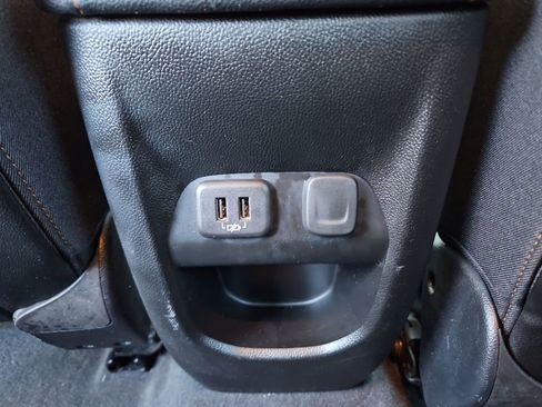 Used 2022 GMC Canyon AT4 image 27