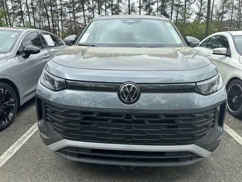 Used 2025 Volkswagen Tiguan S image 2