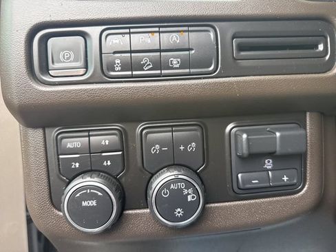 Used 2023 Chevrolet Tahoe Z71 w/ Luxury Package AWD/4WD image 20