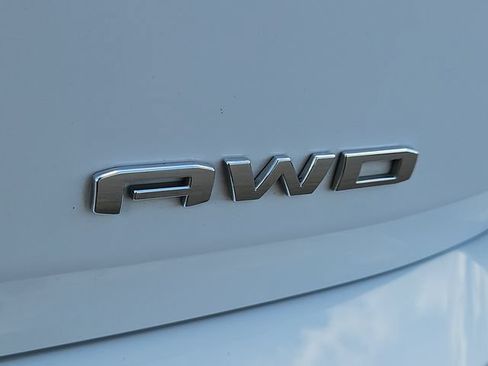 Used 2024 GMC Terrain SLE AWD/4WD image 9
