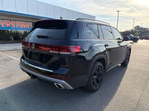 Used 2025 Volkswagen Atlas Peak Edition SE AWD/4WD image 4