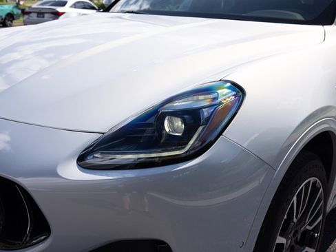 New 2025 Maserati Grecale GT image 14