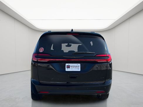 New 2026 Chrysler Pacifica Select image 3