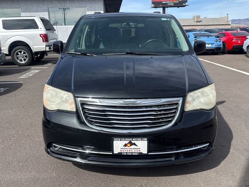 Used 2014 Chrysler Town & Country Touring image 2