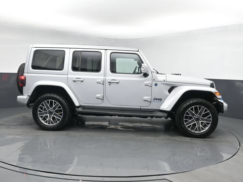 Used 2024 Jeep Wrangler High Altitude AWD/4WD image 3