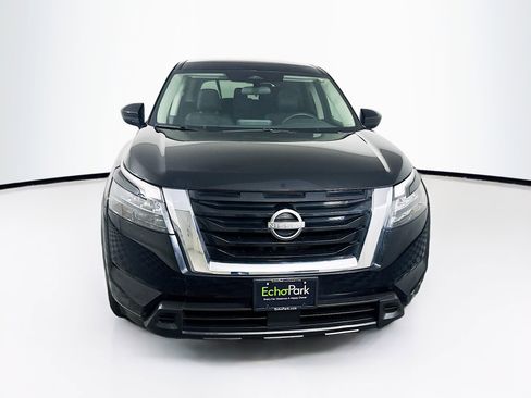 Used 2023 Nissan Pathfinder S image 2