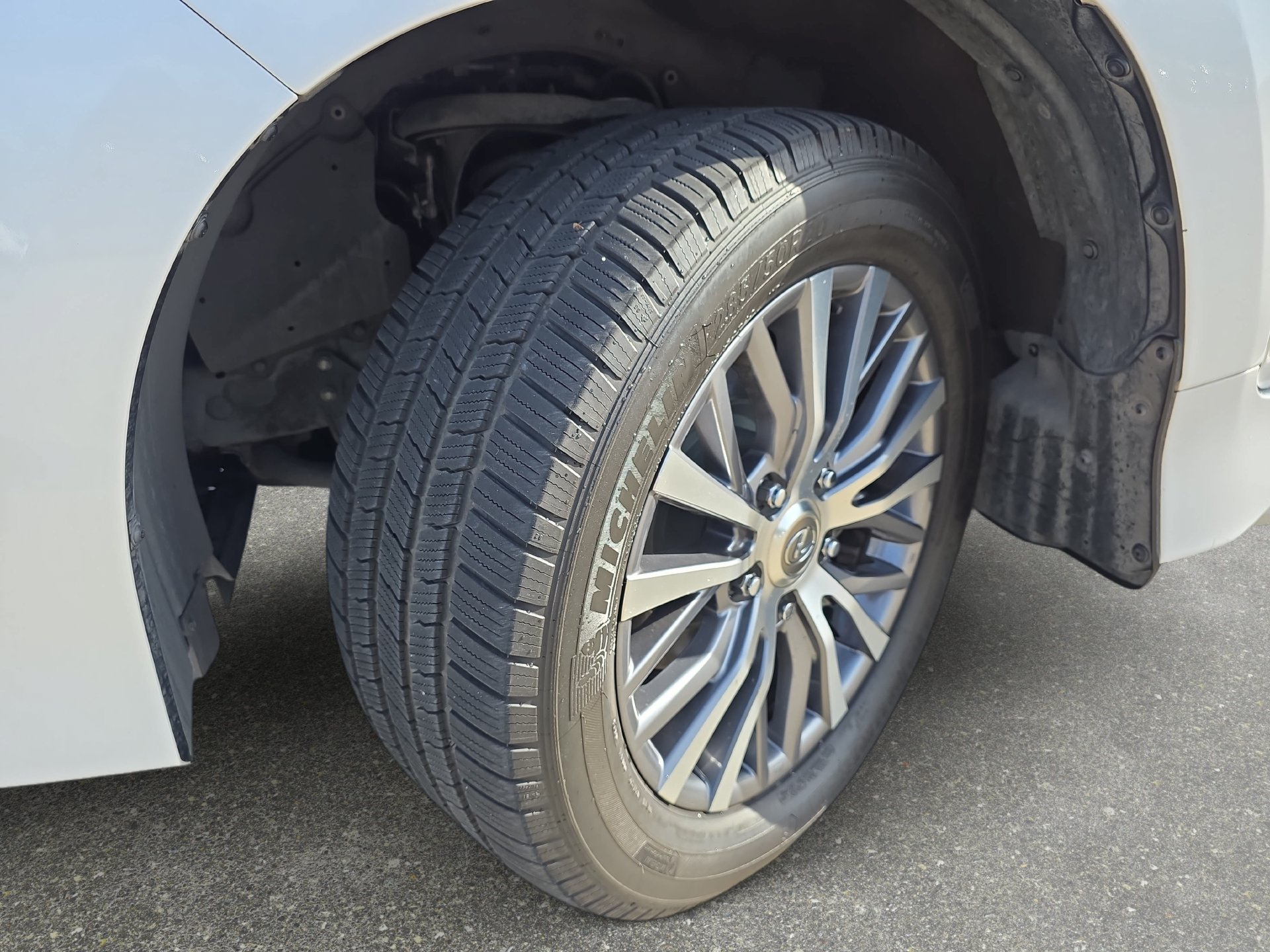 Used 2019 Lexus LX 570 4WD w/ Luxury Package image 31