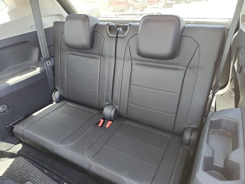 Used 2018 Volkswagen Tiguan SE FWD image 12