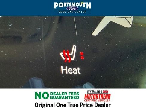 Used 2024 Chrysler Pacifica Touring-L image 11