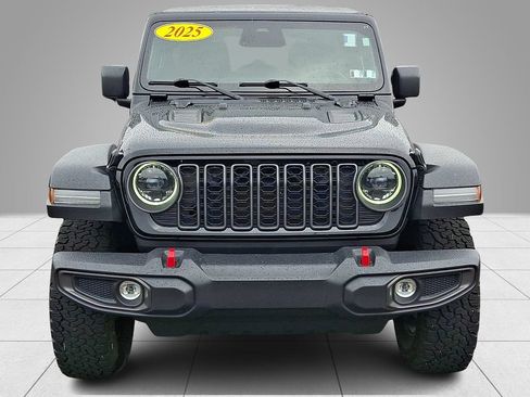Used 2025 Jeep Wrangler Unlimited Rubicon AWD/4WD image 3