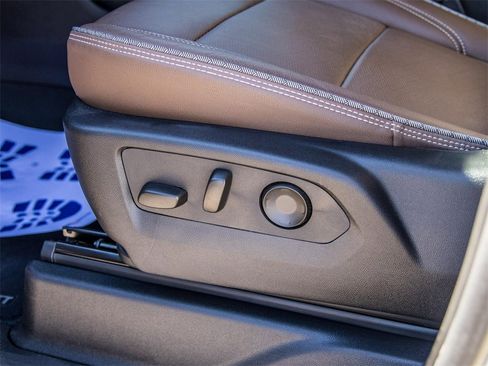 Used 2024 Chevrolet Suburban High Country image 33