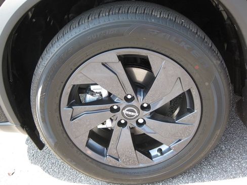 Used 2026 Nissan Rogue SV FWD image 8