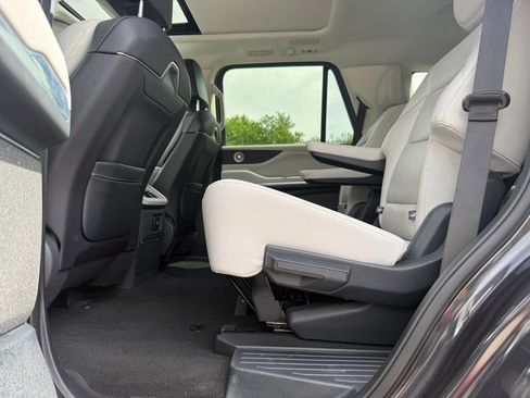 Used 2025 Lincoln Navigator Reserve AWD/4WD image 34